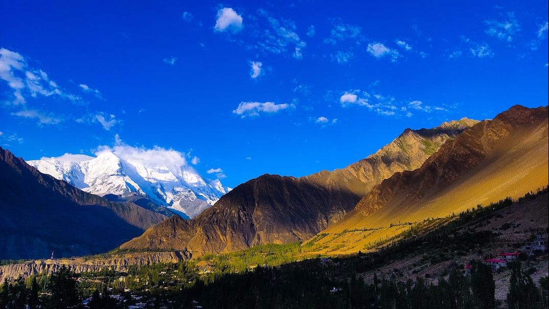 Lembah Hunza, Pakistan: Pegunungan Dramatis dan Desa Tradisional
