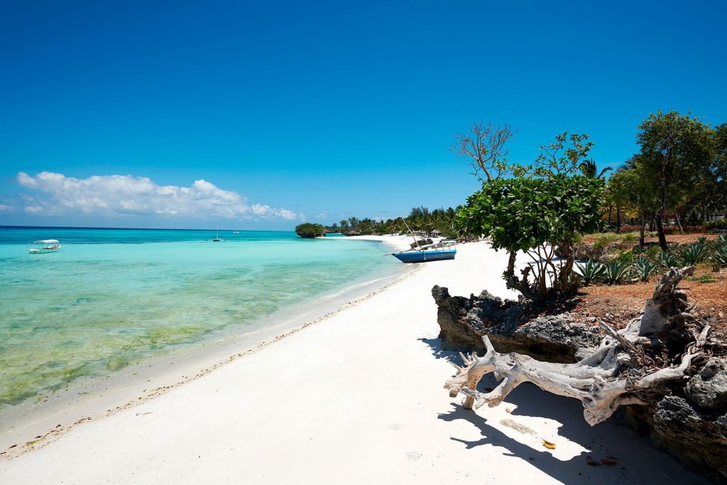 Pulau Pemba, Tanzania: Pantai Putih, Laut Biru, dan Kehidupan Tradisional