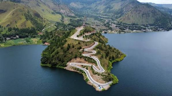 Menikmati Pesona Samosir, Liburan di Tengah Keindahan Danau Toba